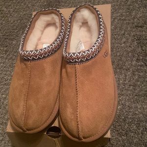 UGG Slippers - new with box and stickers - size 8 USA